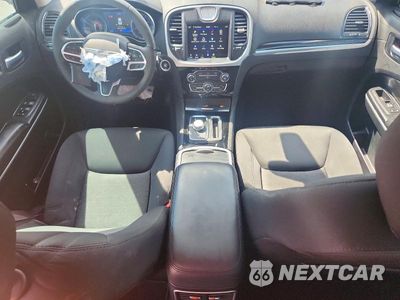 Zdjęcie 8 z 12 samochodu: 2023 CHRYSLER 300 TOURING VIN:2C3CCAAG6PH577583 - miniatura