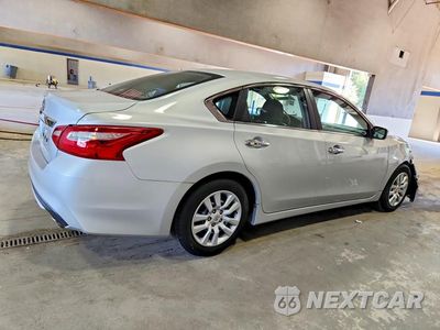 Trzecie zdjęcie samochodu z tyłu: 2017 NISSAN ALTIMA 2.5 S VIN:1N4AL3AP7HN315018 - miniatura