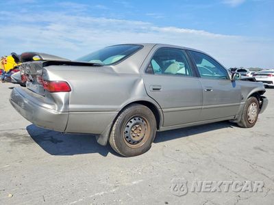 Trzecie zdjęcie samochodu z tyłu: 1999 TOYOTA CAMRY LE VIN:4T1BG22K3XU430800 - miniatura