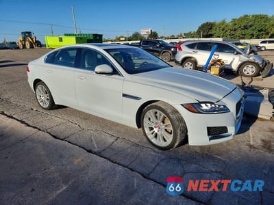 Czwarte zdjęcie samochodu z boku: 2019 JAGUAR XF PRESTIGE VIN:SAJBK4FX7KCY78204 - miniatura