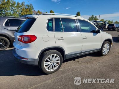 Trzecie zdjęcie samochodu z tyłu: 2011 VOLKSWAGEN TIGUAN S VIN:WVGBV7AX1BW518788 - miniatura