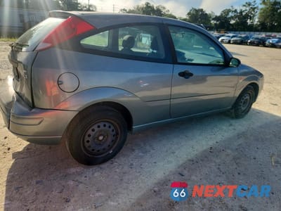 Trzecie zdjęcie samochodu z tyłu: 2005 FORD FOCUS ZX3 VIN:3FAHP31N15R125919 - miniatura