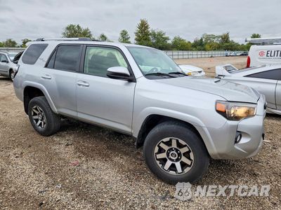 Czwarte zdjęcie samochodu z boku: 2018 TOYOTA 4RUNNER TRD OFF-ROAD VIN:JTEBU5JR7J5542235 - miniatura