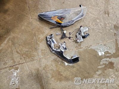 Zdjęcie 12 z 13 samochodu: 2017 FORD ESCAPE TITANIUM VIN:1FMCU9J95HUD53837 - miniatura