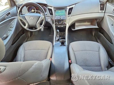 Zdjęcie 8 z 12 samochodu: 2011 HYUNDAI SONATA SE VIN:5NPEC4AC0BH117371 - miniatura
