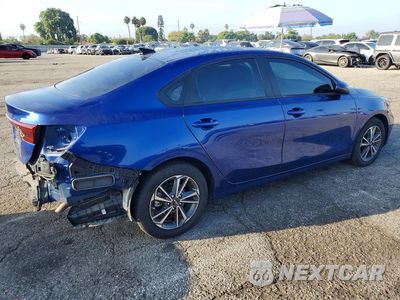 Trzecie zdjęcie samochodu z tyłu: 2023 KIA FORTE LXS VIN:3KPF24AD0PE559577 - miniatura