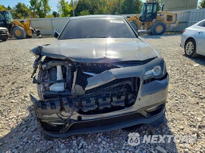 Piąte zdjęcie samochodu w środku: 2017 CHRYSLER 300 S VIN:2C3CCABG8HH541684 - miniatura