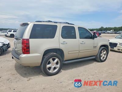 Trzecie zdjęcie samochodu z tyłu: 2013 CHEVROLET TAHOE C1500 LT VIN:1GNSCBE03DR192091 - miniatura