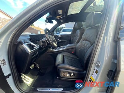 Zdjęcie 8 z 13 samochodu: 2024 BMW X7 XDRIVE40I VIN:5UX23EM05R9S83624 - miniatura