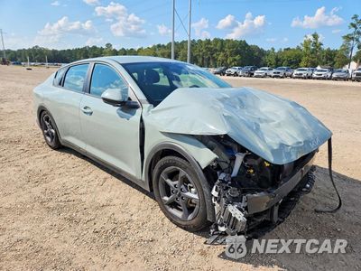 Czwarte zdjęcie samochodu z boku: 2026 KIA K4 LXS VIN:3KPFT4DE6TE249106 - miniatura