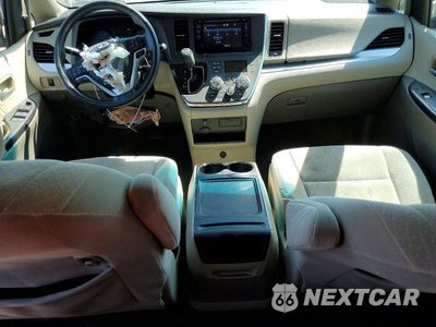 Zdjęcie 8 z 14 samochodu: 2017 TOYOTA SIENNA LE VIN:5TDKZ3DC5HS867973 - miniatura