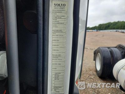 Zdjęcie 12 z 13 samochodu: 2018 VOLVO VNL SEMI TRUCK VIN:4V4N39TG2JN892769 - miniatura