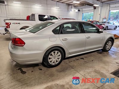 Trzecie zdjęcie samochodu z tyłu: 2012 VOLKSWAGEN PASSAT S VIN:1VWAP7A36CC074718 - miniatura