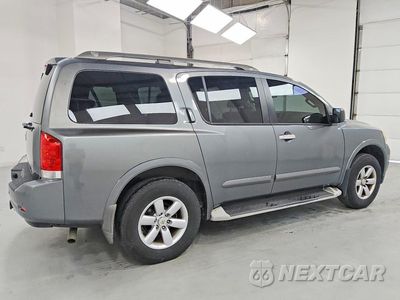 Trzecie zdjęcie samochodu z tyłu: 2013 NISSAN ARMADA SV VIN:5N1AA0NC8DN610317 - miniatura