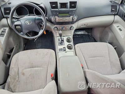 Zdjęcie 8 z 13 samochodu: 2011 TOYOTA HIGHLANDER BASE VIN:5TDBK3EH2BS073342 - miniatura