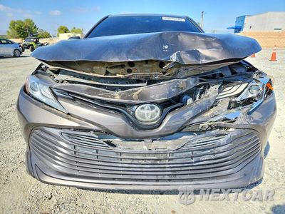 Piąte zdjęcie samochodu w środku: 2019 TOYOTA CAMRY XLE VIN:4T1B11HK0KU257006 - miniatura