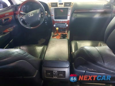 Zdjęcie 8 z 13 samochodu: 2011 LEXUS LS 460 VIN:JTHBL5EF2B5106061 - miniatura