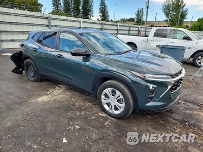 Czwarte zdjęcie samochodu z boku: 2025 CHEVROLET TRAX LS VIN:KL77LFEP0SC163776 - miniatura