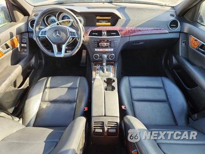 Zdjęcie 8 z 13 samochodu: 2012 MERCEDES-BENZ C 250 VIN:WDDGF4HB6CR214118 - miniatura