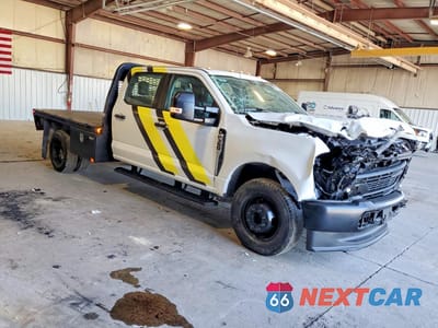 Czwarte zdjęcie samochodu z boku: 2025 FORD F350 SUPER DUTY VIN:1FD8W3HT4SEC33236 - miniatura