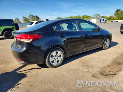 Trzecie zdjęcie samochodu z tyłu: 2017 KIA FORTE LX VIN:3KPFL4A7XHE023728 - miniatura