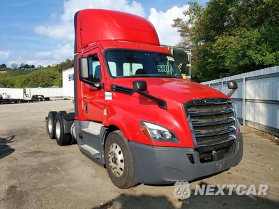 Czwarte zdjęcie samochodu z boku: 2020 FREIGHTLINER CASCADIA 126 SEMI TRUCK VIN:1FUJHLDR8LLLY1535 - miniatura