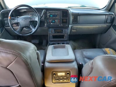 Zdjęcie 8 z 13 samochodu: 2004 CHEVROLET SUBURBAN C1500 VIN:3GNEC16Z04G294453 - miniatura