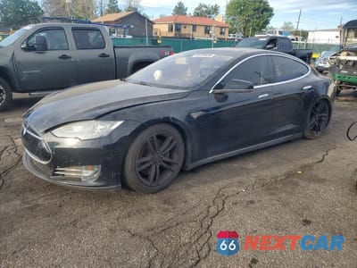 2013 TESLA MODEL S 5YJSA1CN9DFP16180 - główne zdjęcie licytacji z USA - miniatura