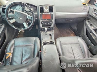 Zdjęcie 8 z 13 samochodu: 2010 CHRYSLER 300 TOURING VIN:2C3CK5CV2AH147725 - miniatura