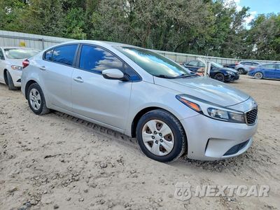 Czwarte zdjęcie samochodu z boku: 2017 KIA FORTE LX VIN:3KPFL4A72HE118705 - miniatura