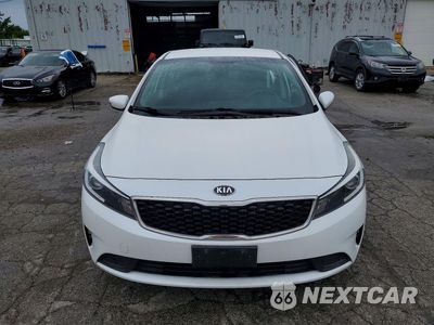 Piąte zdjęcie samochodu w środku: 2018 KIA FORTE LX VIN:3KPFL4A73JE172231 - miniatura