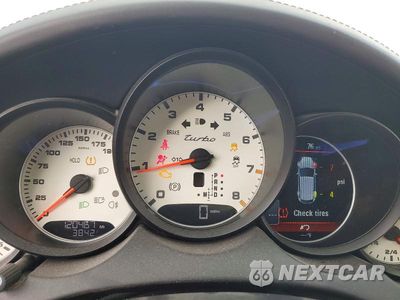 Zdjęcie 9 z 13 samochodu: 2015 PORSCHE CAYENNE TURBO VIN:WP1AC2A26FLA82720 - miniatura