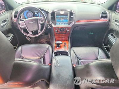 Zdjęcie 8 z 12 samochodu: 2014 CHRYSLER 300 VIN:2C3CCAAG7EH330098 - miniatura