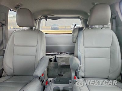 Zdjęcie 10 z 13 samochodu: 2019 TOYOTA SIENNA XLE 8-PASSENGER VIN:5TDYZ3DC4KS967189 - miniatura