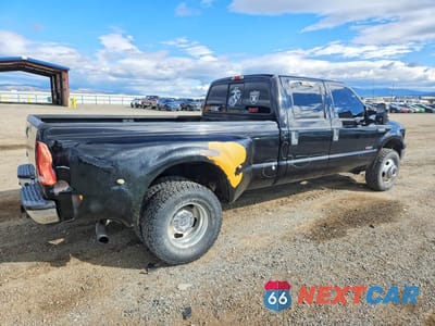 Trzecie zdjęcie samochodu z tyłu: 2005 FORD F350 SUPER DUTY VIN:1FTWW33P35ED33497 - miniatura
