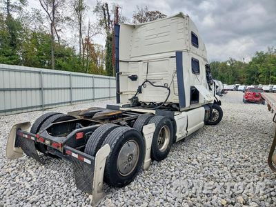 Trzecie zdjęcie samochodu z tyłu: 2021 VOLVO VNL SEMI TRUCK VIN:4V4NC9EHXMN600571 - miniatura