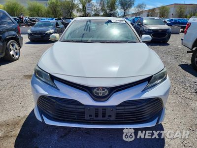Piąte zdjęcie samochodu w środku: 2020 TOYOTA CAMRY LE VIN:4T1C11AK5LU879701 - miniatura