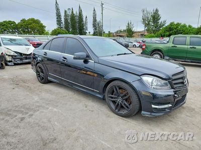 Czwarte zdjęcie samochodu z boku: 2012 MERCEDES-BENZ C 300 4MATIC VIN:WDDGF8BB6CR200056 - miniatura