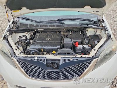 Zdjęcie 12 z 13 samochodu: 2012 TOYOTA SIENNA SPORT VIN:5TDXK3DC9CS199355 - miniatura