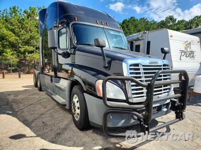 Czwarte zdjęcie samochodu z boku: 2014 FREIGHTLINER CASCADIA 125 VIN:1FUJGLD53ELFK3649 - miniatura