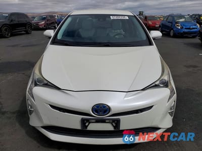 Piąte zdjęcie samochodu w środku: 2016 TOYOTA PRIUS FOUR TOURING VIN:JTDKARFU8G3006917 - miniatura