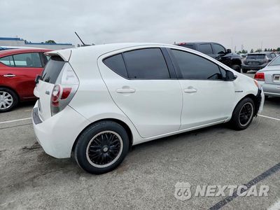 Trzecie zdjęcie samochodu z tyłu: 2012 TOYOTA PRIUS C FOUR VIN:JTDKDTB39C1028061 - miniatura