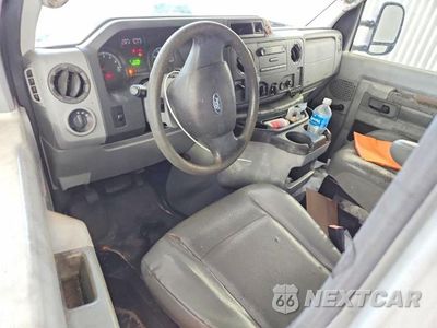 Zdjęcie 8 z 13 samochodu: 2013 FORD ECONOLINE E250 VAN VIN:1FTNE2EW6DDB02658 - miniatura