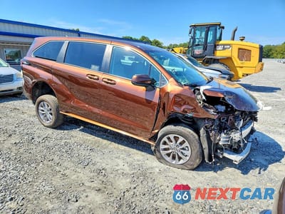 Czwarte zdjęcie samochodu z boku: 2024 TOYOTA SIENNA LE VIN:5TDKRKEC0RS207611 - miniatura