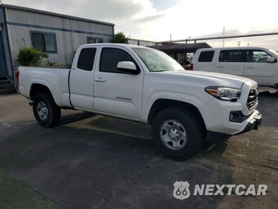 Czwarte zdjęcie samochodu z boku: 2018 TOYOTA TACOMA SR5 VIN:5TFRX5GN8JX122986 - miniatura