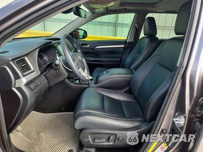 Zdjęcie 7 z 14 samochodu: 2018 TOYOTA HIGHLANDER XLE VIN:5TDJZRFH2JS528200 - miniatura