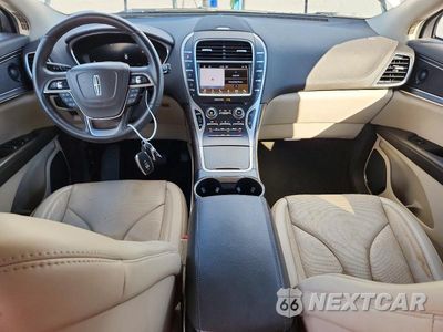 Zdjęcie 8 z 13 samochodu: 2019 LINCOLN NAUTILUS RESERVE VIN:2LMPJ6LP1KBL67286 - miniatura