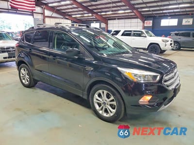 Czwarte zdjęcie samochodu z boku: 2017 FORD ESCAPE SE VIN:1FMCU9GD2HUF01017 - miniatura