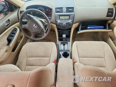 Zdjęcie 8 z 12 samochodu: 2006 HONDA ACCORD LX VIN:JHMCM56496C010752 - miniatura