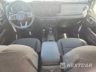 Zdjęcie 8 z 13 samochodu: 2026 JEEP WRANGLER SAHARA VIN:1C4PJXEN2TW264430 - miniatura